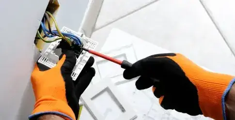 électricien à Saint-Denis-le-Gast - image 3